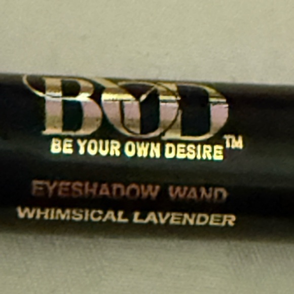 Be your own desire eyeshadow wand in whimsical lavender new in box - Picture 6 of 8